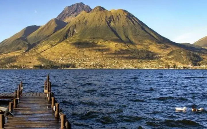 Laguna de San Pablo y volcán Imbabura, Otavalo